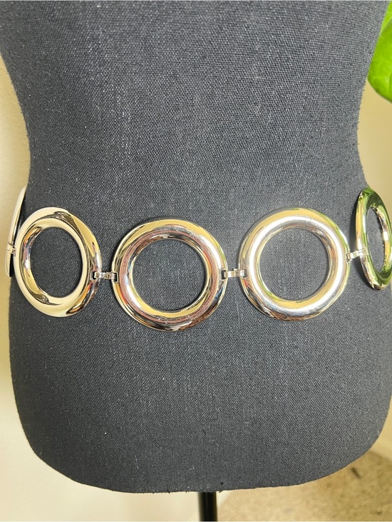 ESCADA Women’s Large Circle Shiny Silver Tone Metal Chain Link Belt